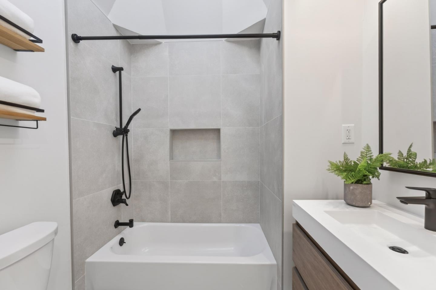 Detail Gallery Image 21 of 27 For 3957 Martin Dr, San Mateo,  CA 94403 - 3 Beds | 2 Baths