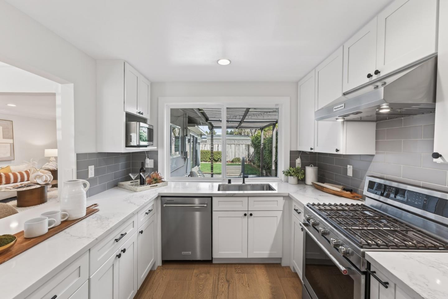 Detail Gallery Image 9 of 27 For 3957 Martin Dr, San Mateo,  CA 94403 - 3 Beds | 2 Baths