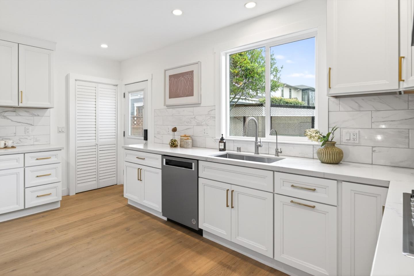 Detail Gallery Image 28 of 73 For 2108 Carmelita Ave, Burlingame,  CA 94010 - 3 Beds | 2 Baths