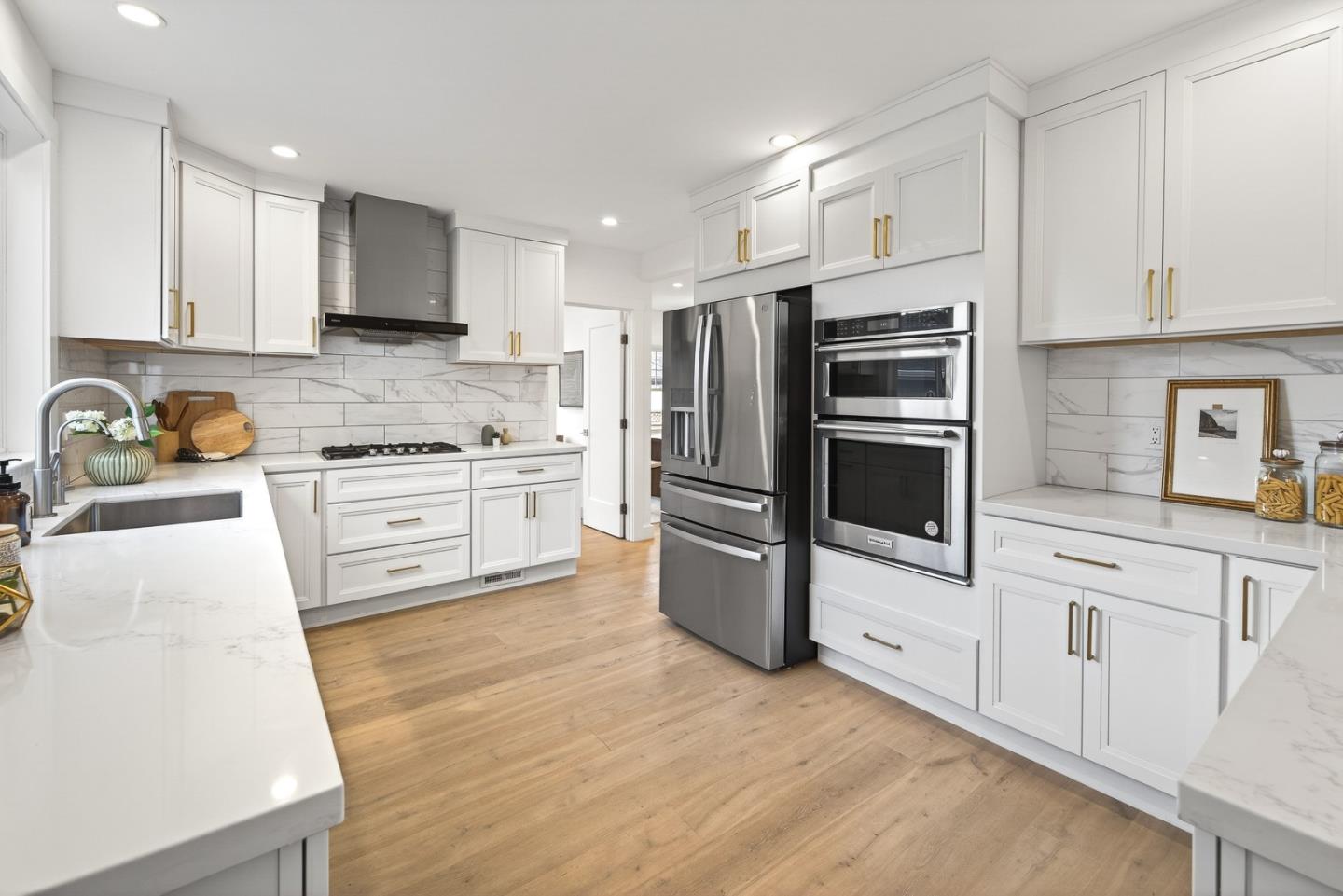 Detail Gallery Image 29 of 73 For 2108 Carmelita Ave, Burlingame,  CA 94010 - 3 Beds | 2 Baths