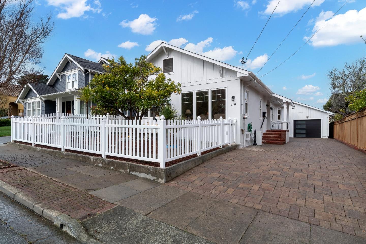 Detail Gallery Image 3 of 73 For 2108 Carmelita Ave, Burlingame,  CA 94010 - 3 Beds | 2 Baths