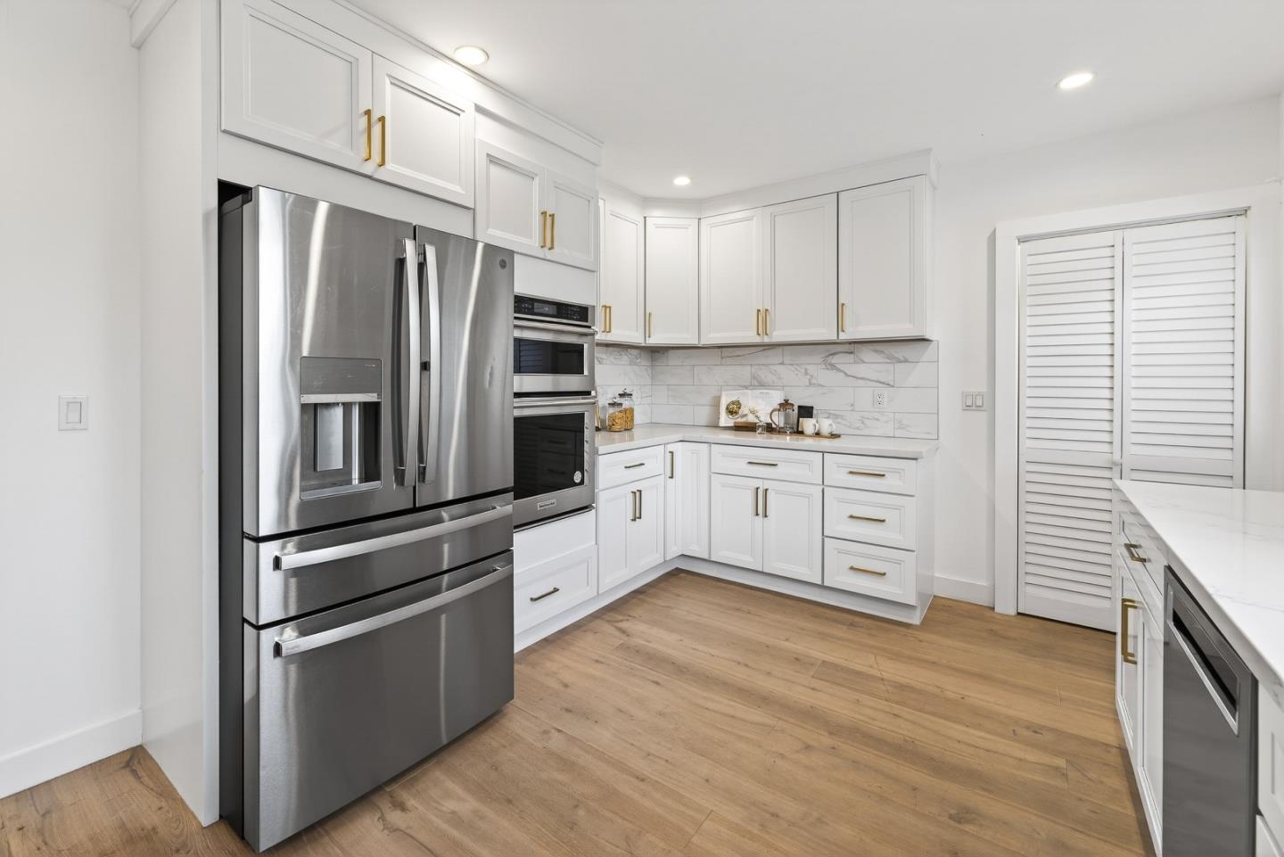 Detail Gallery Image 30 of 73 For 2108 Carmelita Ave, Burlingame,  CA 94010 - 3 Beds | 2 Baths