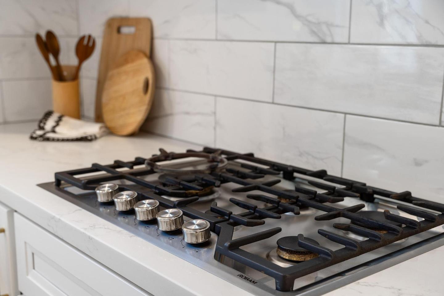 Detail Gallery Image 31 of 73 For 2108 Carmelita Ave, Burlingame,  CA 94010 - 3 Beds | 2 Baths