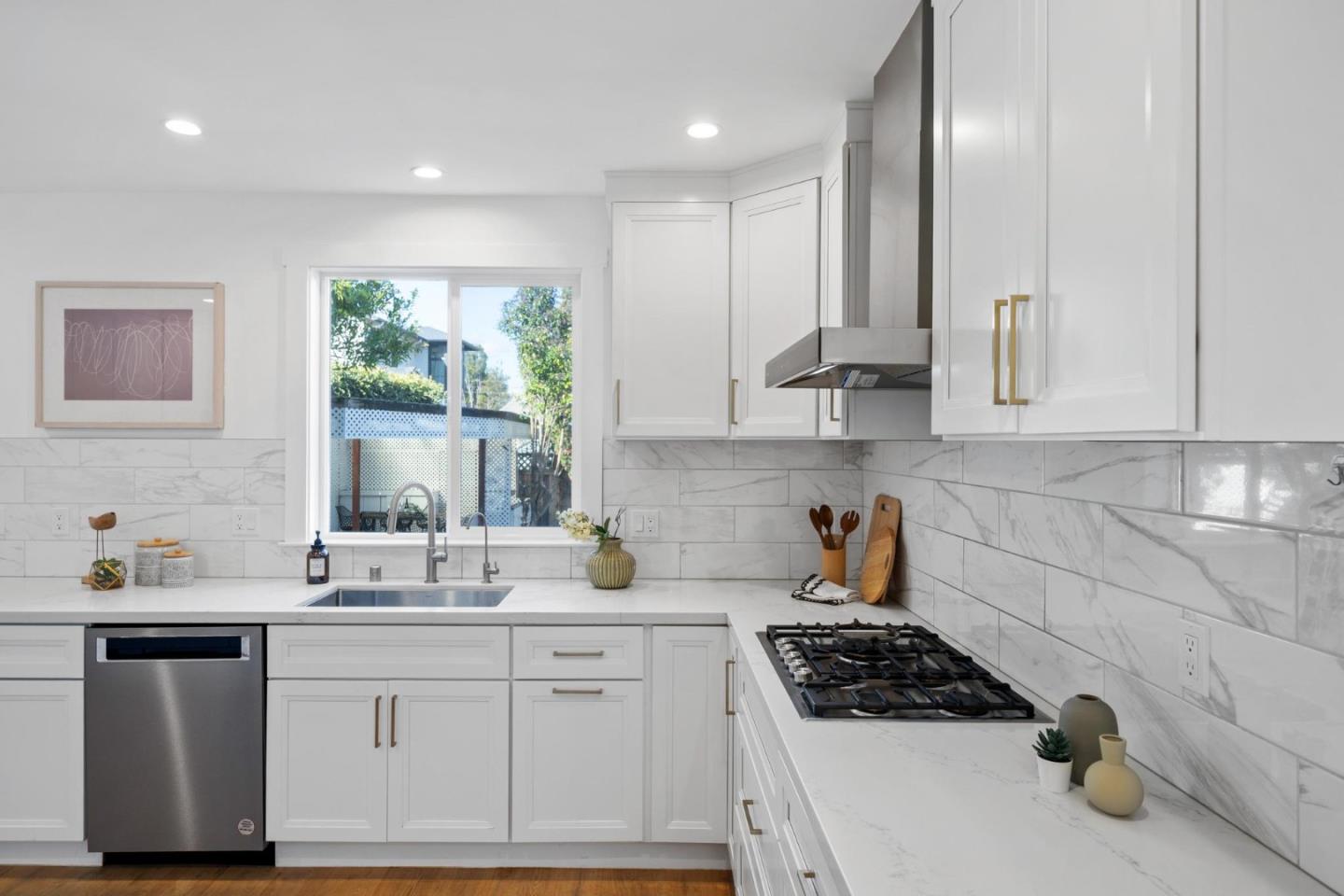 Detail Gallery Image 34 of 73 For 2108 Carmelita Ave, Burlingame,  CA 94010 - 3 Beds | 2 Baths