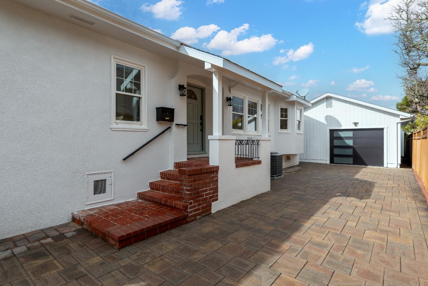 Detail Gallery Image 4 of 73 For 2108 Carmelita Ave, Burlingame,  CA 94010 - 3 Beds | 2 Baths