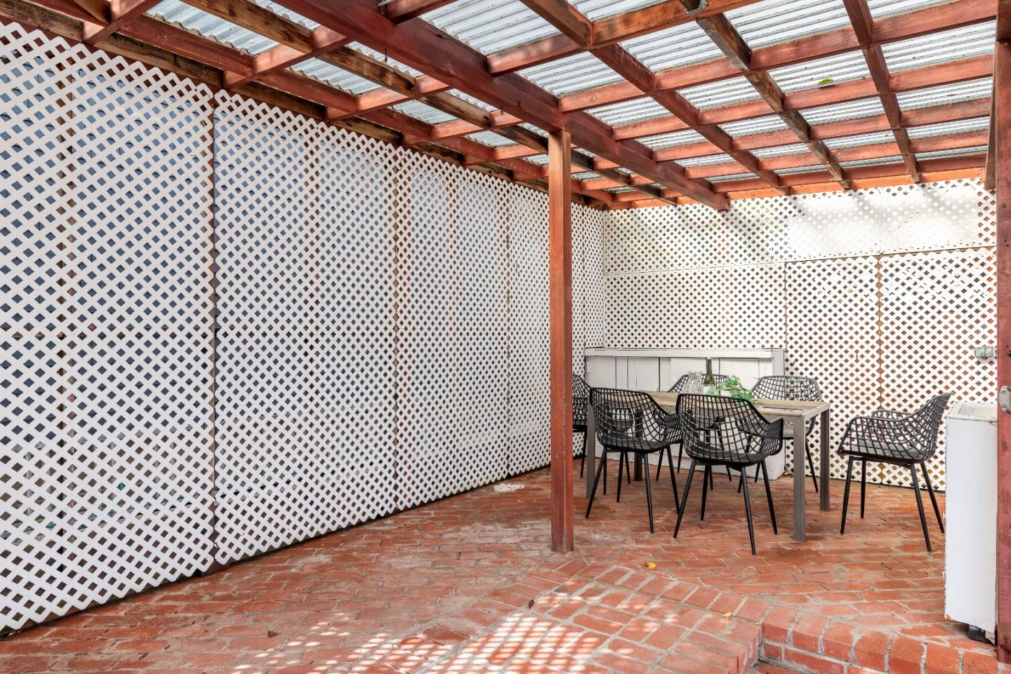 Detail Gallery Image 52 of 73 For 2108 Carmelita Ave, Burlingame,  CA 94010 - 3 Beds | 2 Baths