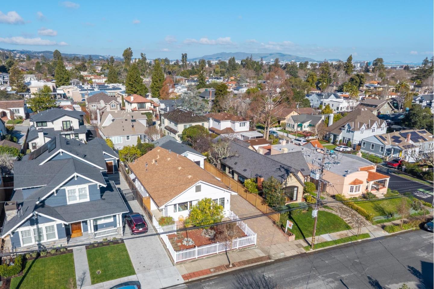 Detail Gallery Image 66 of 73 For 2108 Carmelita Ave, Burlingame,  CA 94010 - 3 Beds | 2 Baths