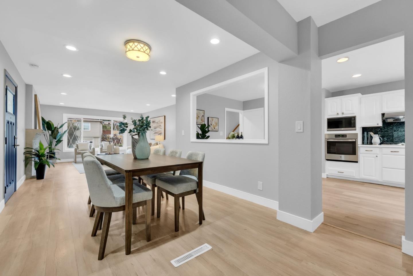 Detail Gallery Image 13 of 70 For 209 Norwich Dr, South San Francisco,  CA 94080 - 4 Beds | 3 Baths