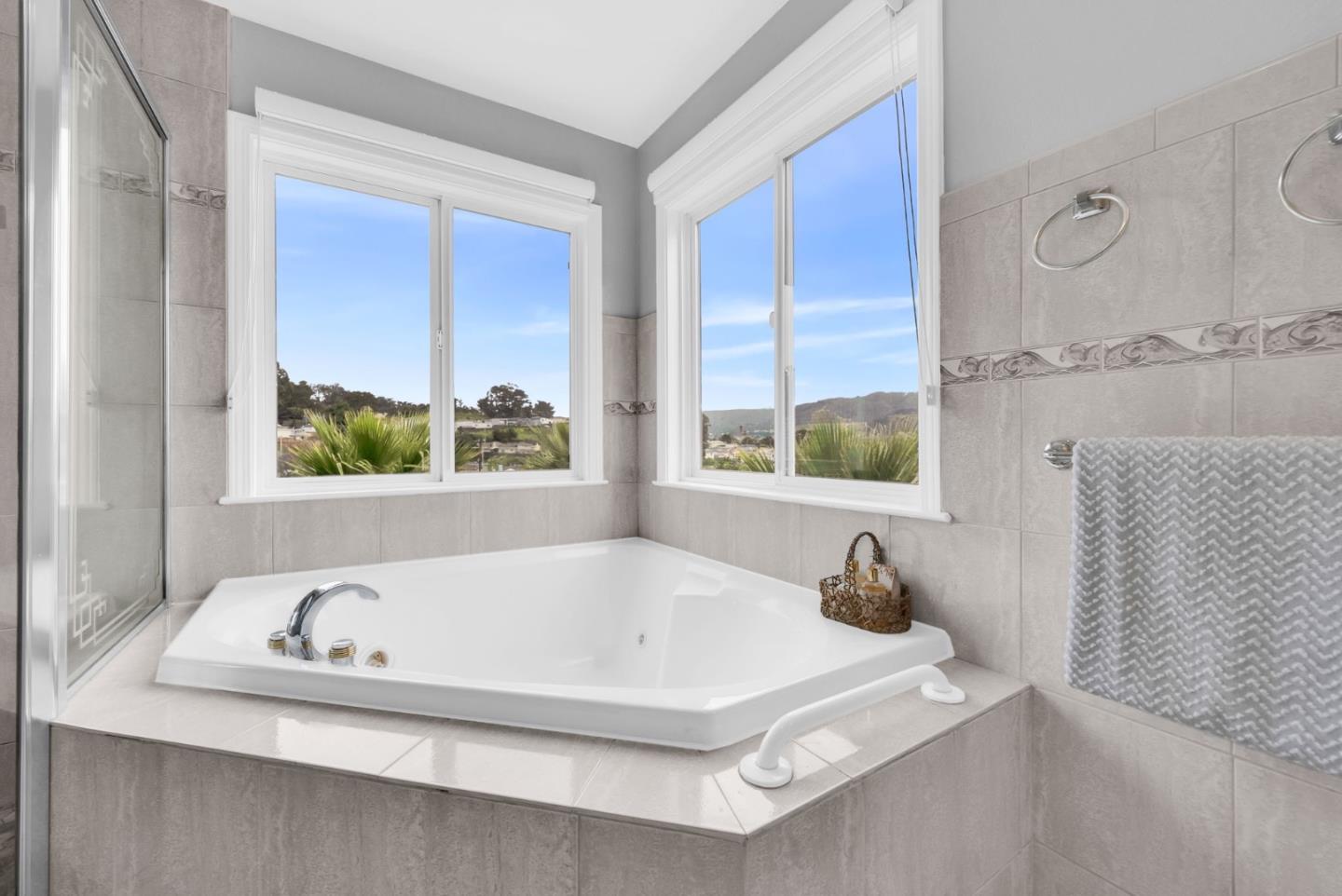 Detail Gallery Image 31 of 70 For 209 Norwich Dr, South San Francisco,  CA 94080 - 4 Beds | 3 Baths