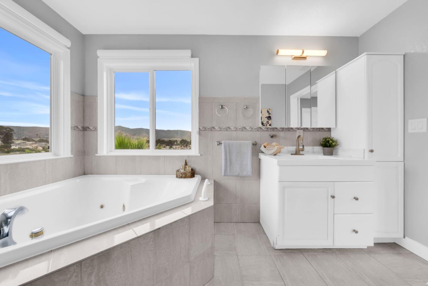 Detail Gallery Image 32 of 70 For 209 Norwich Dr, South San Francisco,  CA 94080 - 4 Beds | 3 Baths