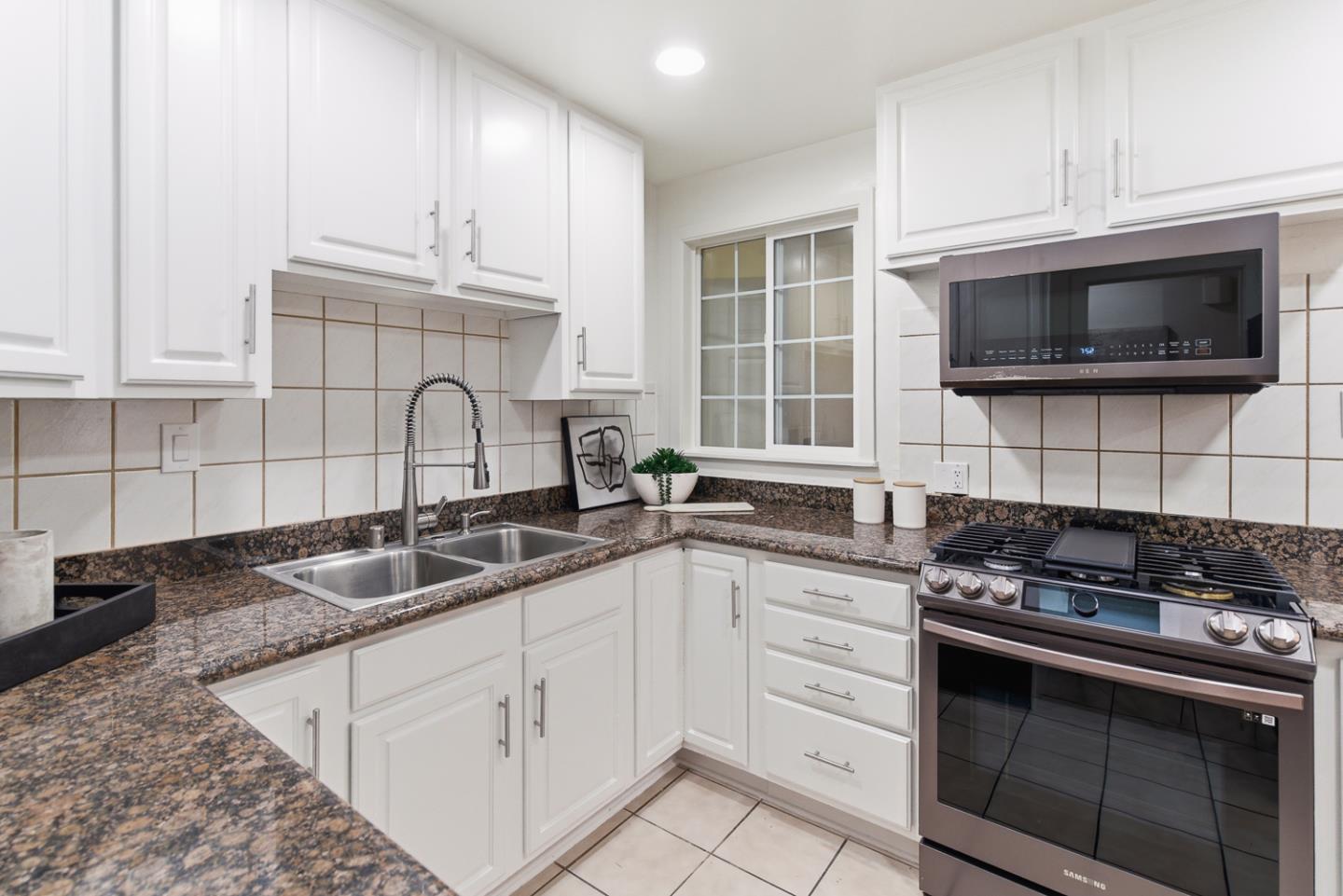 Detail Gallery Image 11 of 34 For 14 Bradford Dr, South San Francisco,  CA 94080 - 4 Beds | 2 Baths