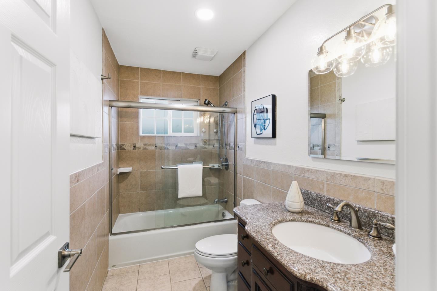 Detail Gallery Image 19 of 34 For 14 Bradford Dr, South San Francisco,  CA 94080 - 4 Beds | 2 Baths