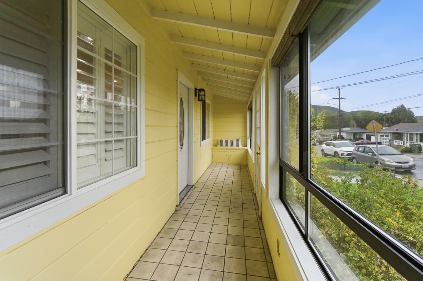 Detail Gallery Image 4 of 34 For 14 Bradford Dr, South San Francisco,  CA 94080 - 4 Beds | 2 Baths