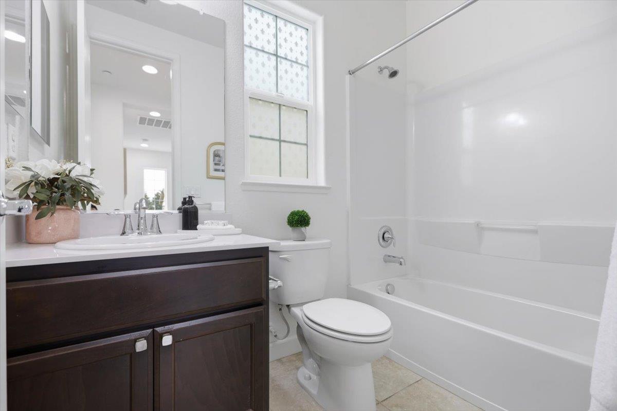 Detail Gallery Image 18 of 24 For 33934 Sagrantino Ter, Fremont,  CA 94555 - 4 Beds | 3/1 Baths