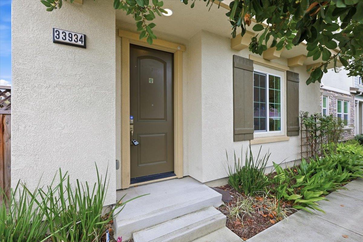 Detail Gallery Image 3 of 24 For 33934 Sagrantino Ter, Fremont,  CA 94555 - 4 Beds | 3/1 Baths