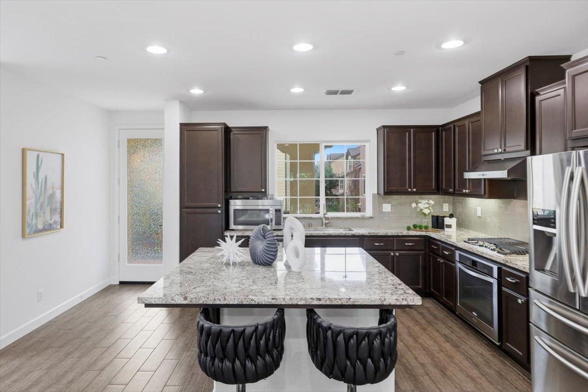 Detail Gallery Image 9 of 24 For 33934 Sagrantino Ter, Fremont,  CA 94555 - 4 Beds | 3/1 Baths