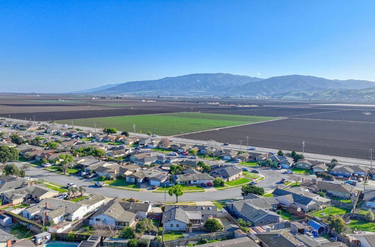 Detail Gallery Image 3 of 51 For 207 Encinada Dr, Salinas,  CA 93901 - 3 Beds | 2 Baths