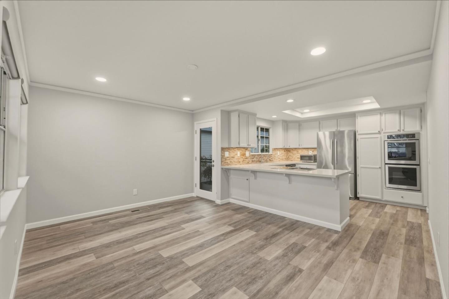 Detail Gallery Image 10 of 34 For 621 Charmain Cir, Mountain View,  CA 94041 - 2 Beds | 2 Baths