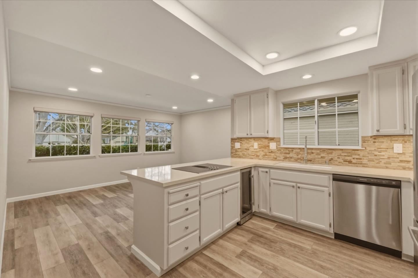 Detail Gallery Image 12 of 34 For 621 Charmain Cir, Mountain View,  CA 94041 - 2 Beds | 2 Baths