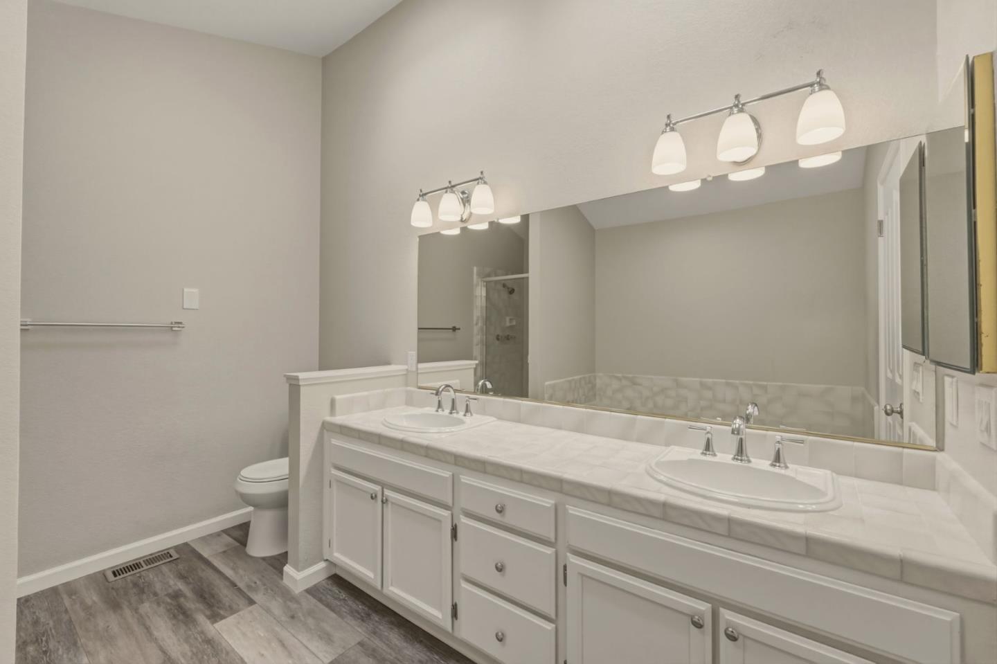 Detail Gallery Image 17 of 34 For 621 Charmain Cir, Mountain View,  CA 94041 - 2 Beds | 2 Baths