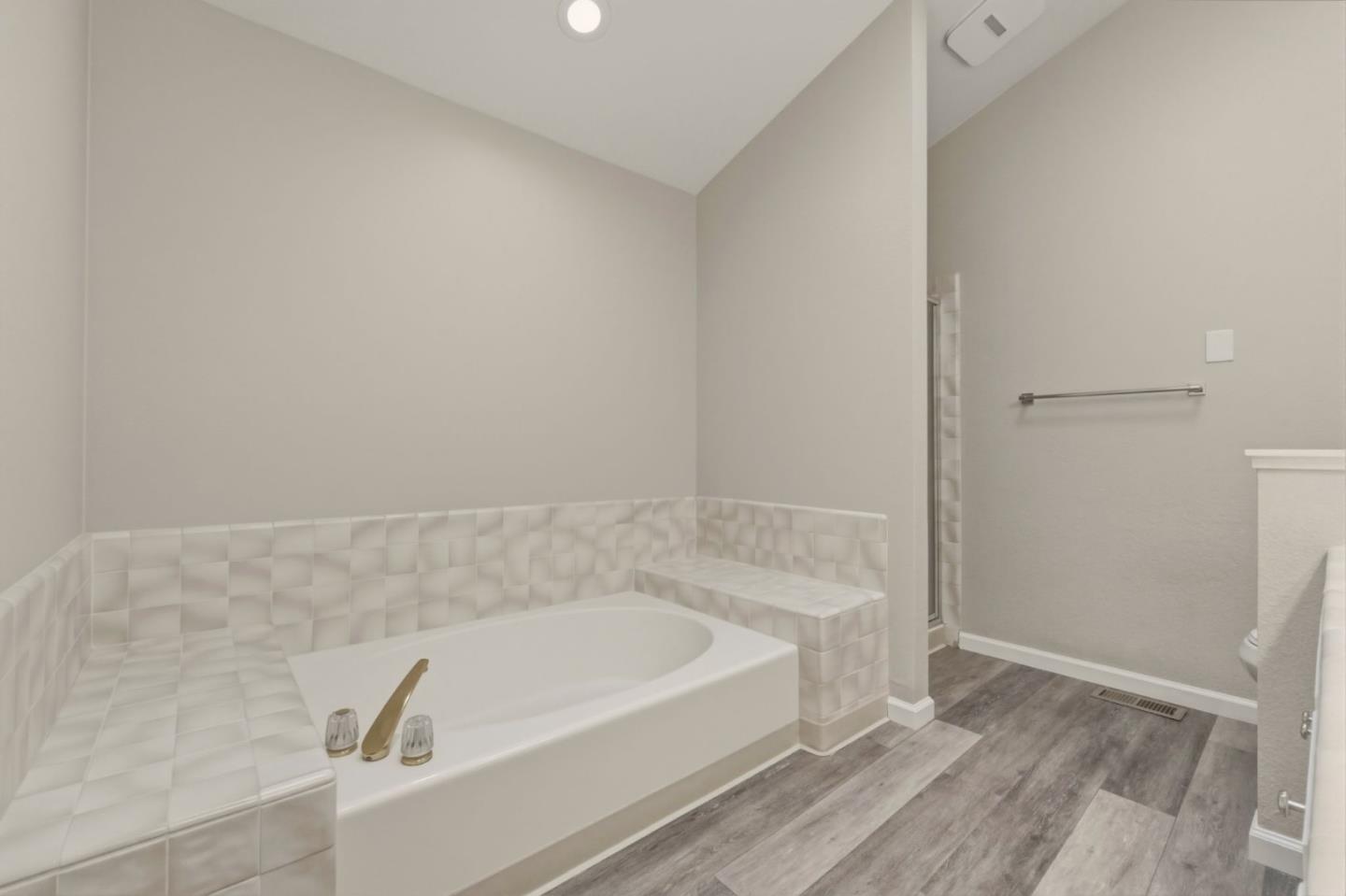 Detail Gallery Image 18 of 34 For 621 Charmain Cir, Mountain View,  CA 94041 - 2 Beds | 2 Baths