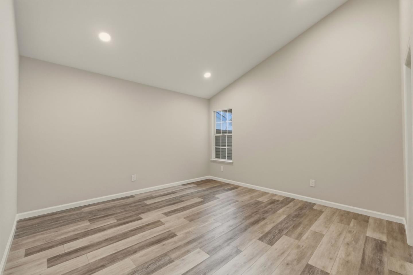 Detail Gallery Image 20 of 34 For 621 Charmain Cir, Mountain View,  CA 94041 - 2 Beds | 2 Baths