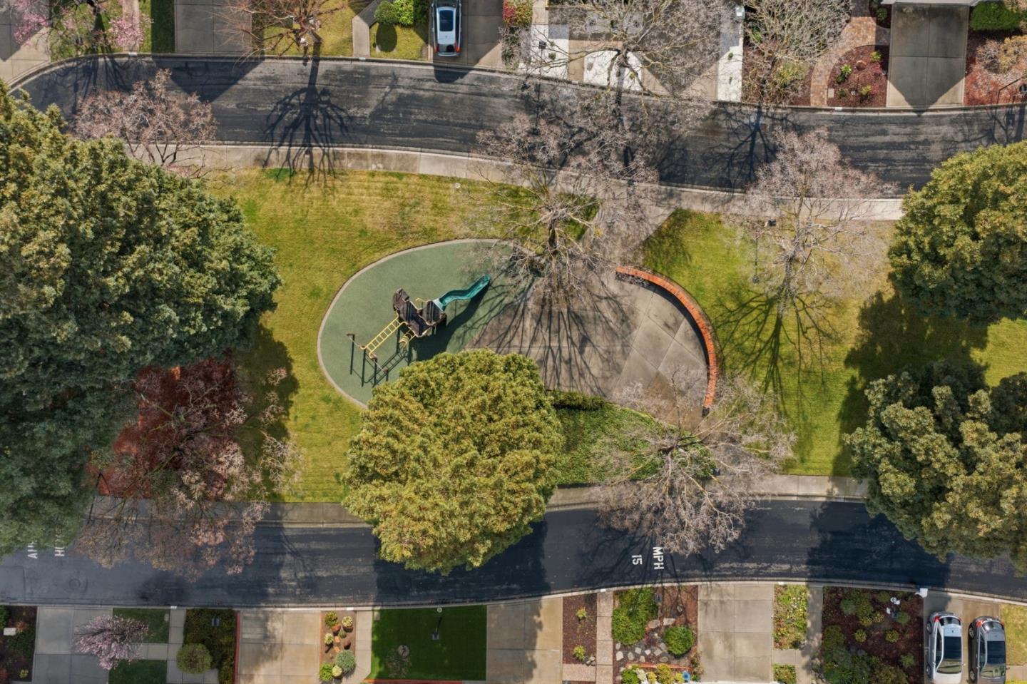 Detail Gallery Image 29 of 34 For 621 Charmain Cir, Mountain View,  CA 94041 - 2 Beds | 2 Baths