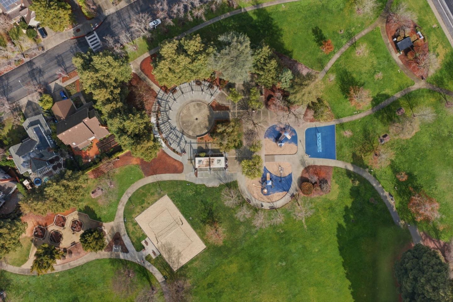 Detail Gallery Image 30 of 34 For 621 Charmain Cir, Mountain View,  CA 94041 - 2 Beds | 2 Baths