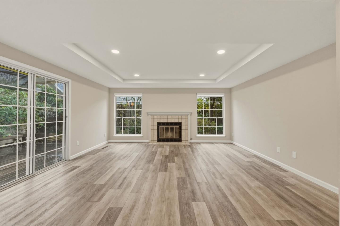 Detail Gallery Image 6 of 34 For 621 Charmain Cir, Mountain View,  CA 94041 - 2 Beds | 2 Baths