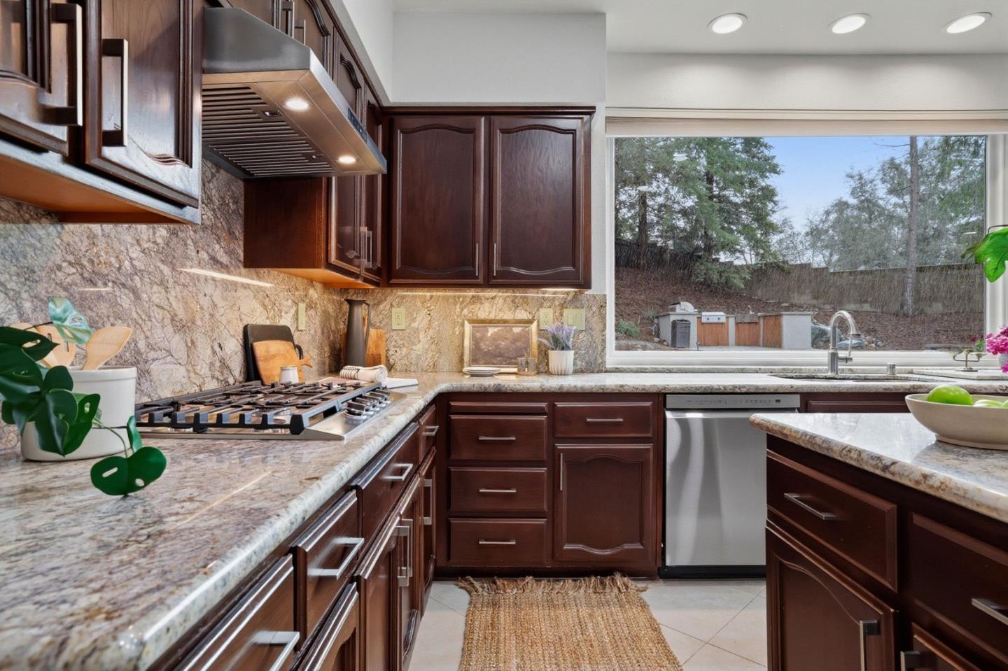 Detail Gallery Image 14 of 79 For 104 Hesser Ct, Folsom,  CA 95630 - 5 Beds | 4 Baths