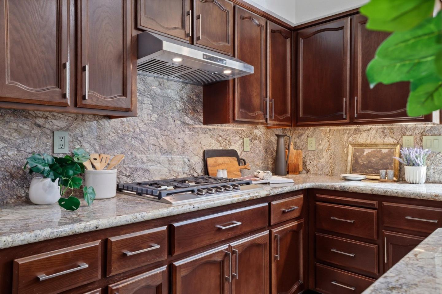 Detail Gallery Image 17 of 79 For 104 Hesser Ct, Folsom,  CA 95630 - 5 Beds | 4 Baths