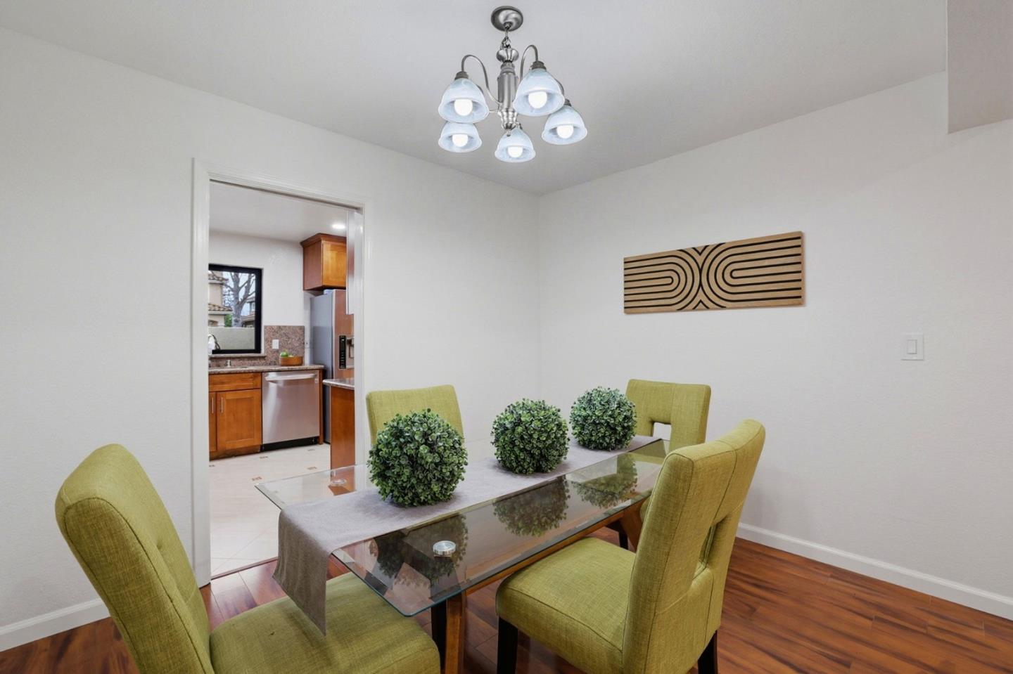 Detail Gallery Image 19 of 47 For 1311 Victoria Ter, Sunnyvale,  CA 94087 - 3 Beds | 2/1 Baths