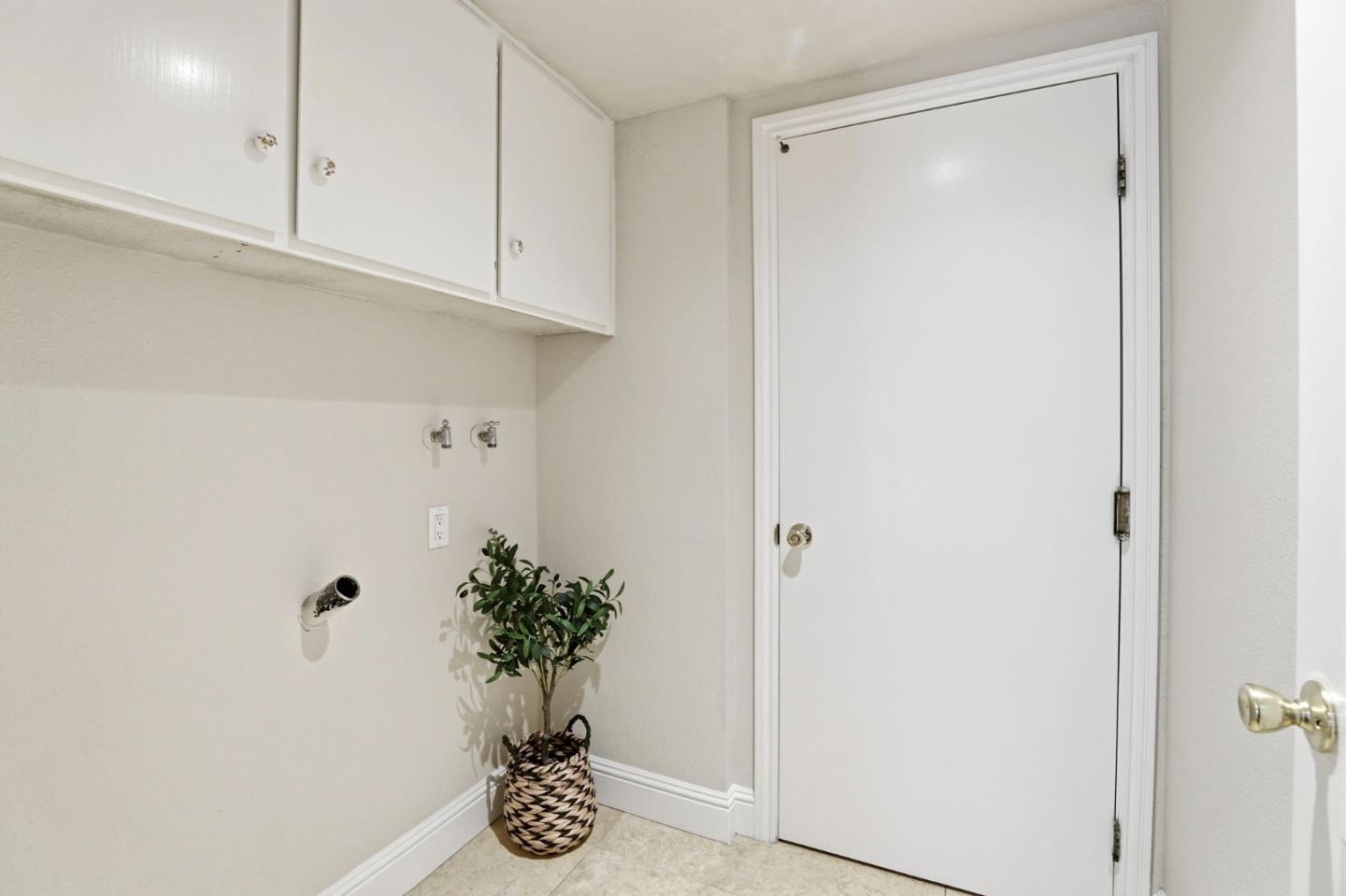 Detail Gallery Image 17 of 34 For 5961 S Surf Ct, San Jose,  CA 95138 - 4 Beds | 2/1 Baths