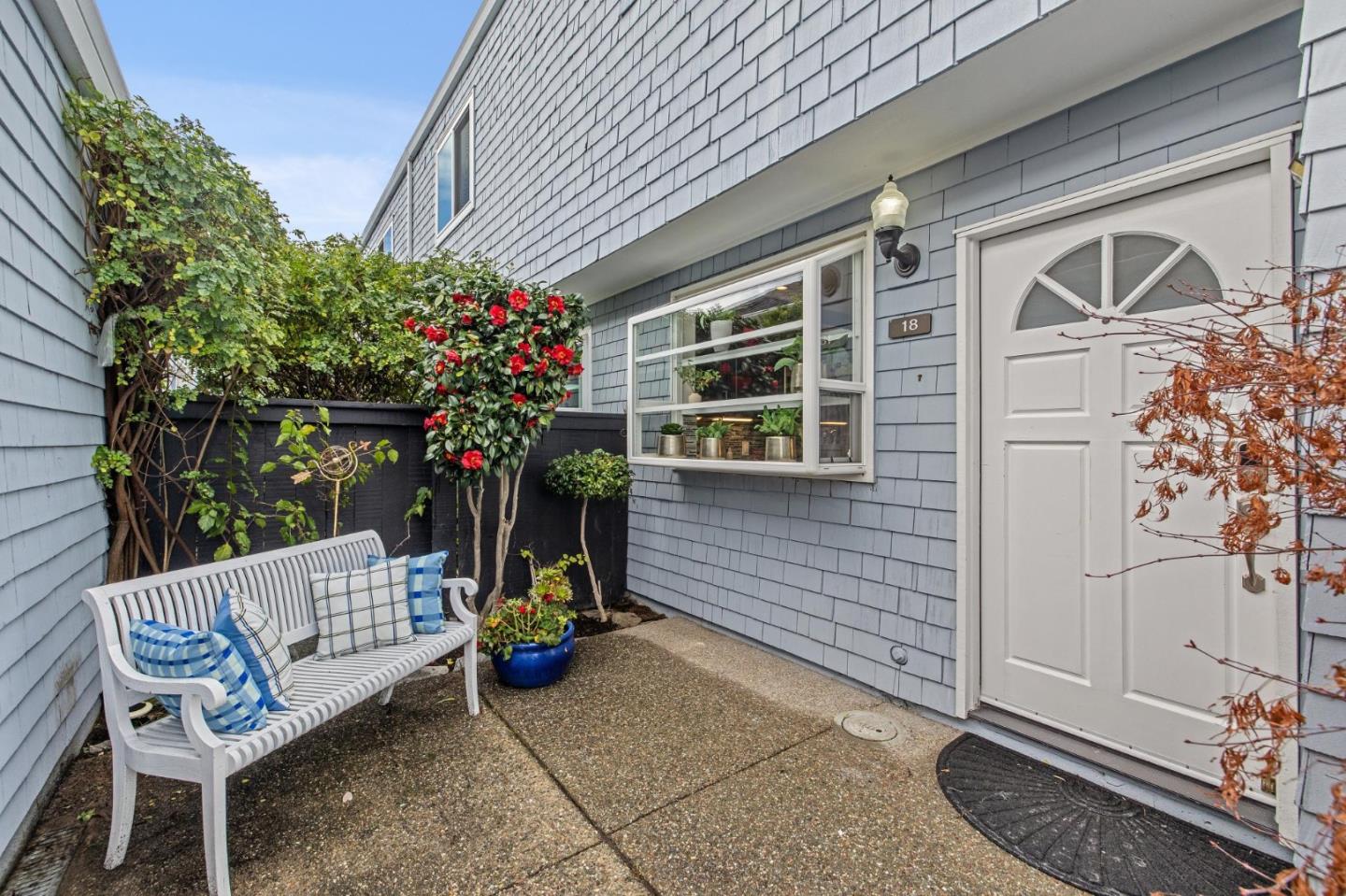 Detail Gallery Image 31 of 47 For 18 Cape Hatteras Ct, Redwood City,  CA 94065 - 2 Beds | 2/1 Baths