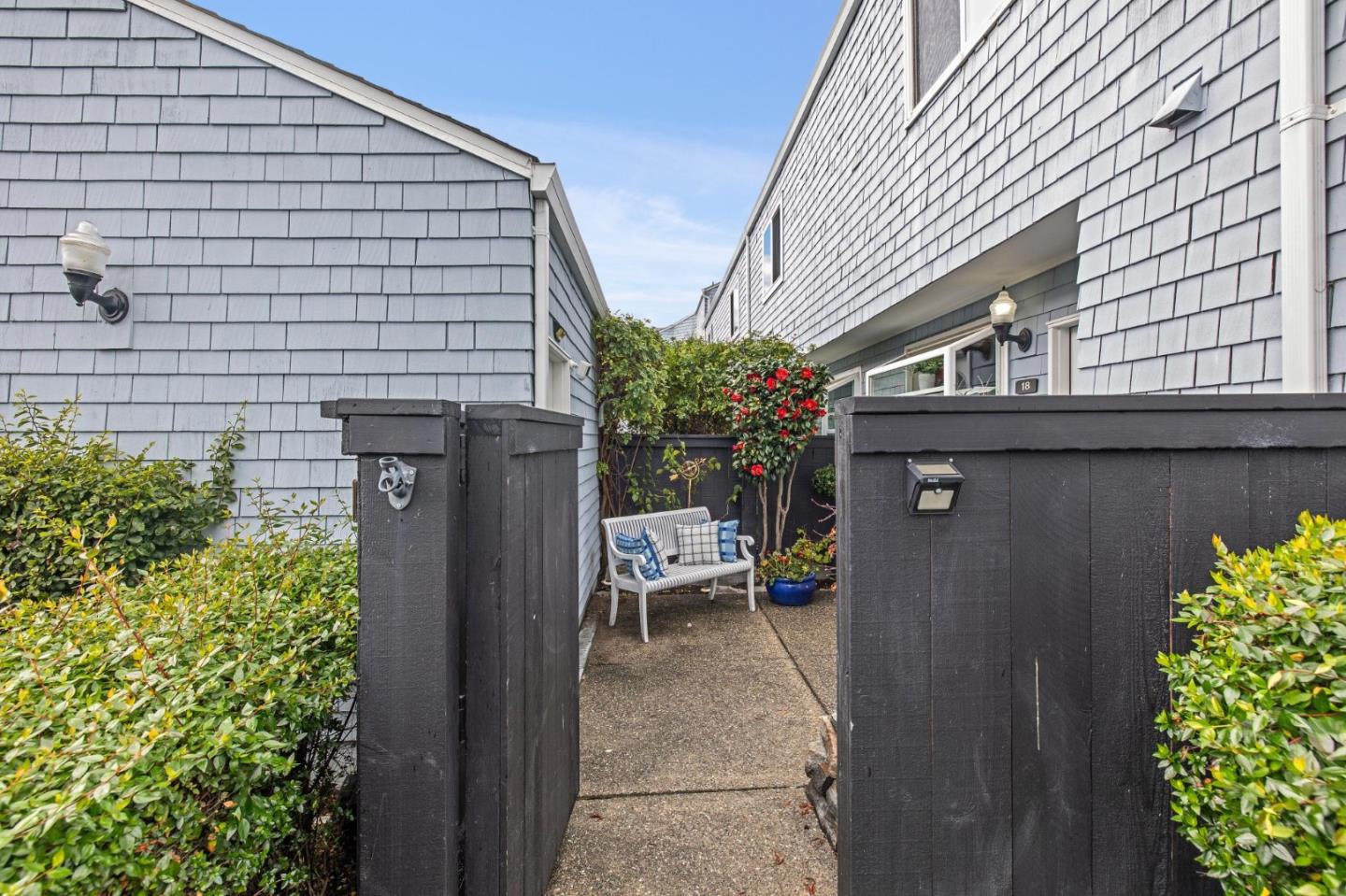 Detail Gallery Image 32 of 47 For 18 Cape Hatteras Ct, Redwood City,  CA 94065 - 2 Beds | 2/1 Baths