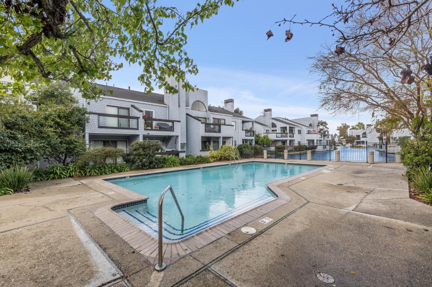 Detail Gallery Image 37 of 47 For 18 Cape Hatteras Ct, Redwood City,  CA 94065 - 2 Beds | 2/1 Baths