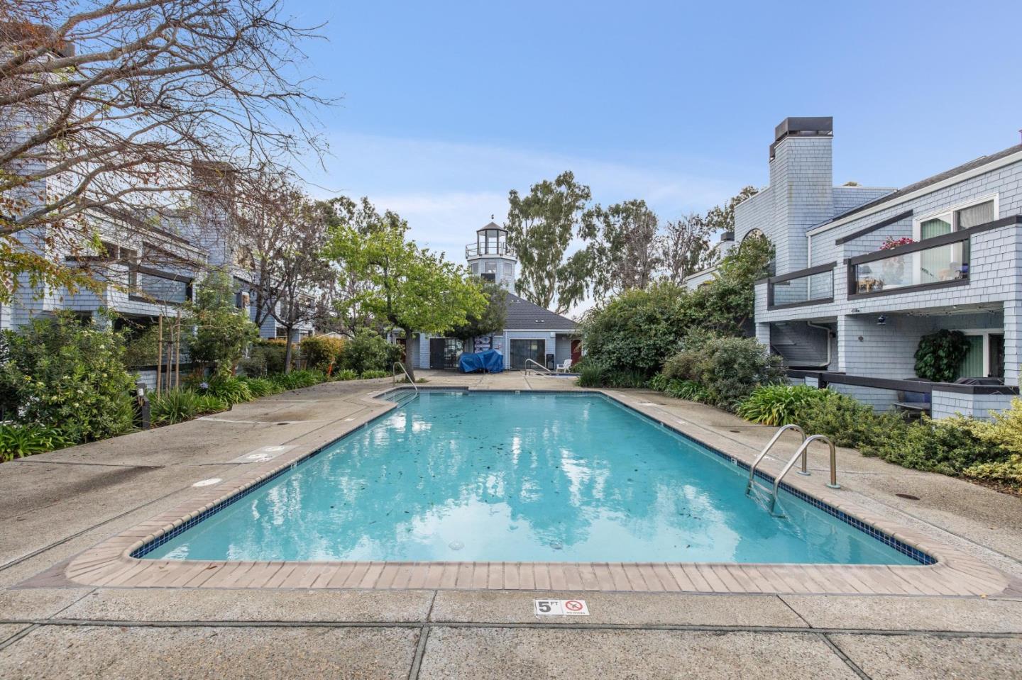 Detail Gallery Image 38 of 47 For 18 Cape Hatteras Ct, Redwood City,  CA 94065 - 2 Beds | 2/1 Baths