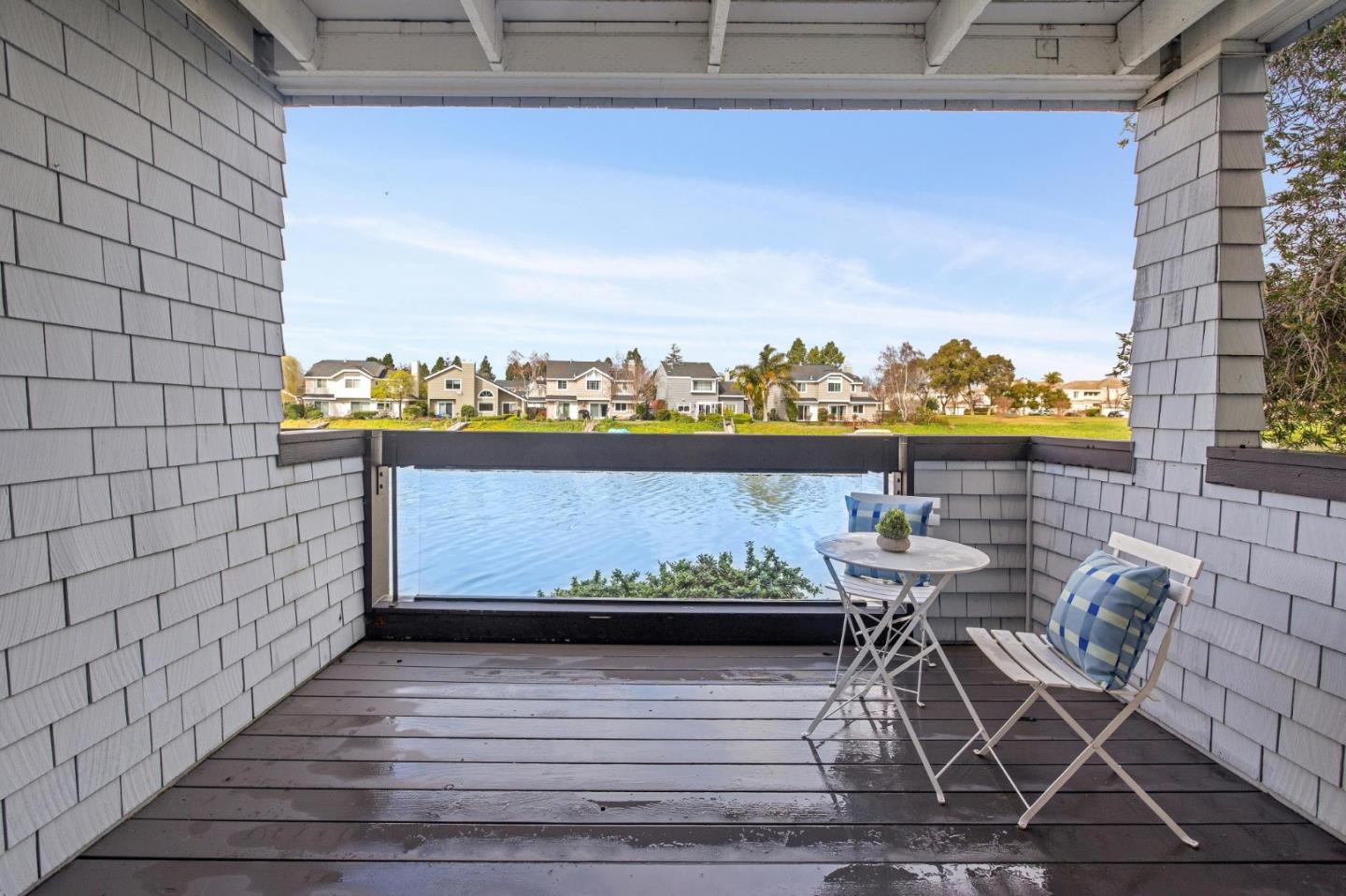 Detail Gallery Image 6 of 47 For 18 Cape Hatteras Ct, Redwood City,  CA 94065 - 2 Beds | 2/1 Baths