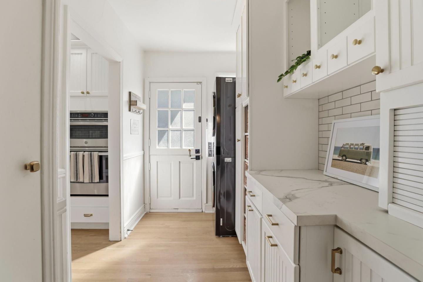 Detail Gallery Image 15 of 37 For 456 King St, Redwood City,  CA 94062 - 3 Beds | 1 Baths