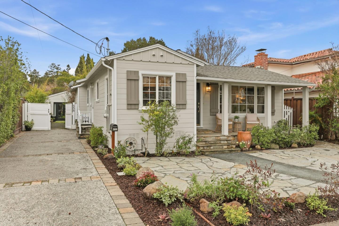 Detail Gallery Image 2 of 37 For 456 King St, Redwood City,  CA 94062 - 3 Beds | 1 Baths