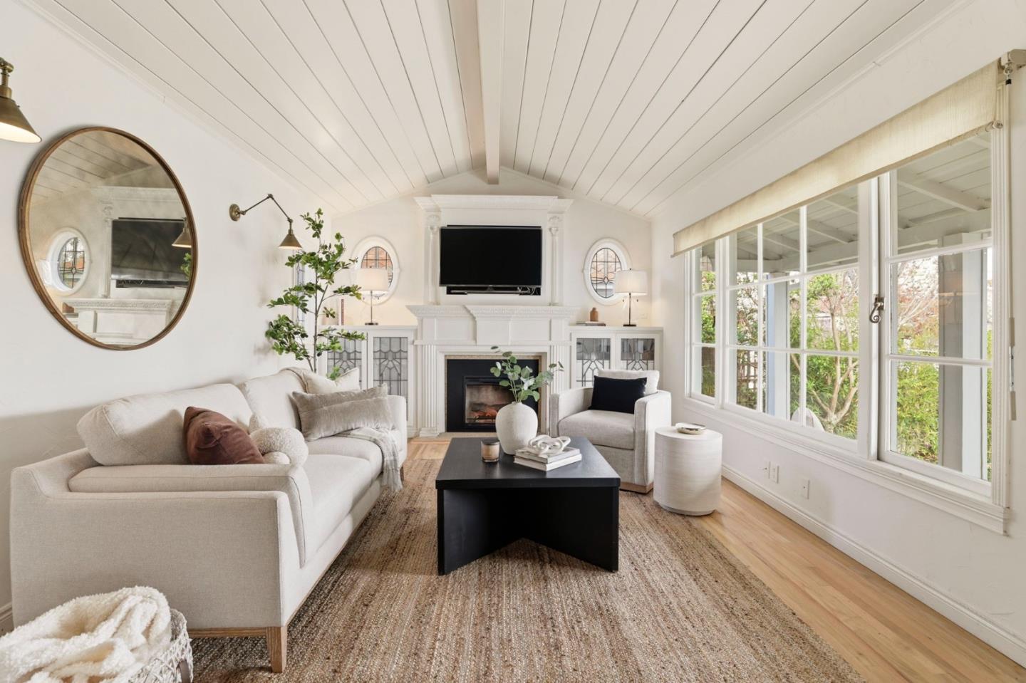 Detail Gallery Image 6 of 37 For 456 King St, Redwood City,  CA 94062 - 3 Beds | 1 Baths