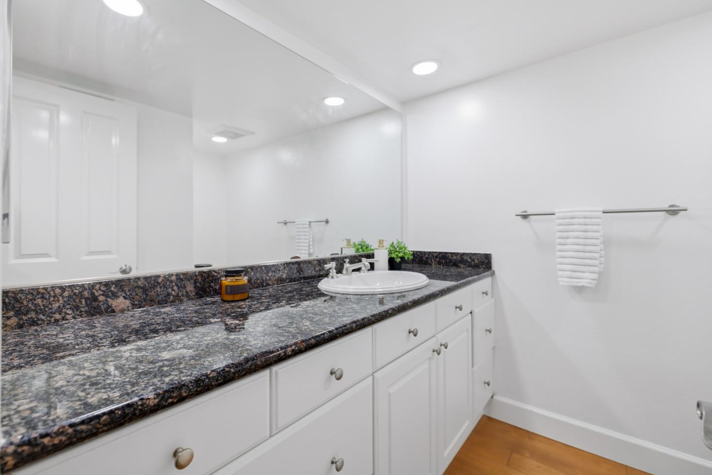 Detail Gallery Image 15 of 54 For 801 Grenada Ln, Foster City,  CA 94404 - 3 Beds | 2/1 Baths