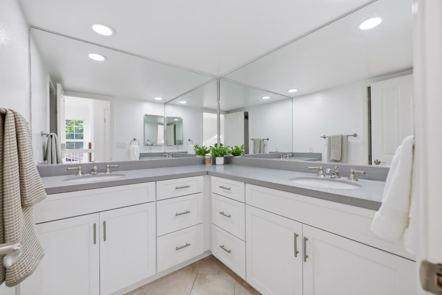 Detail Gallery Image 27 of 54 For 801 Grenada Ln, Foster City,  CA 94404 - 3 Beds | 2/1 Baths