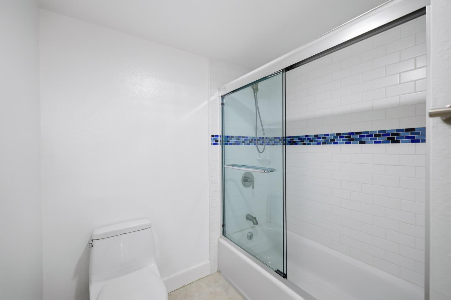 Detail Gallery Image 28 of 54 For 801 Grenada Ln, Foster City,  CA 94404 - 3 Beds | 2/1 Baths