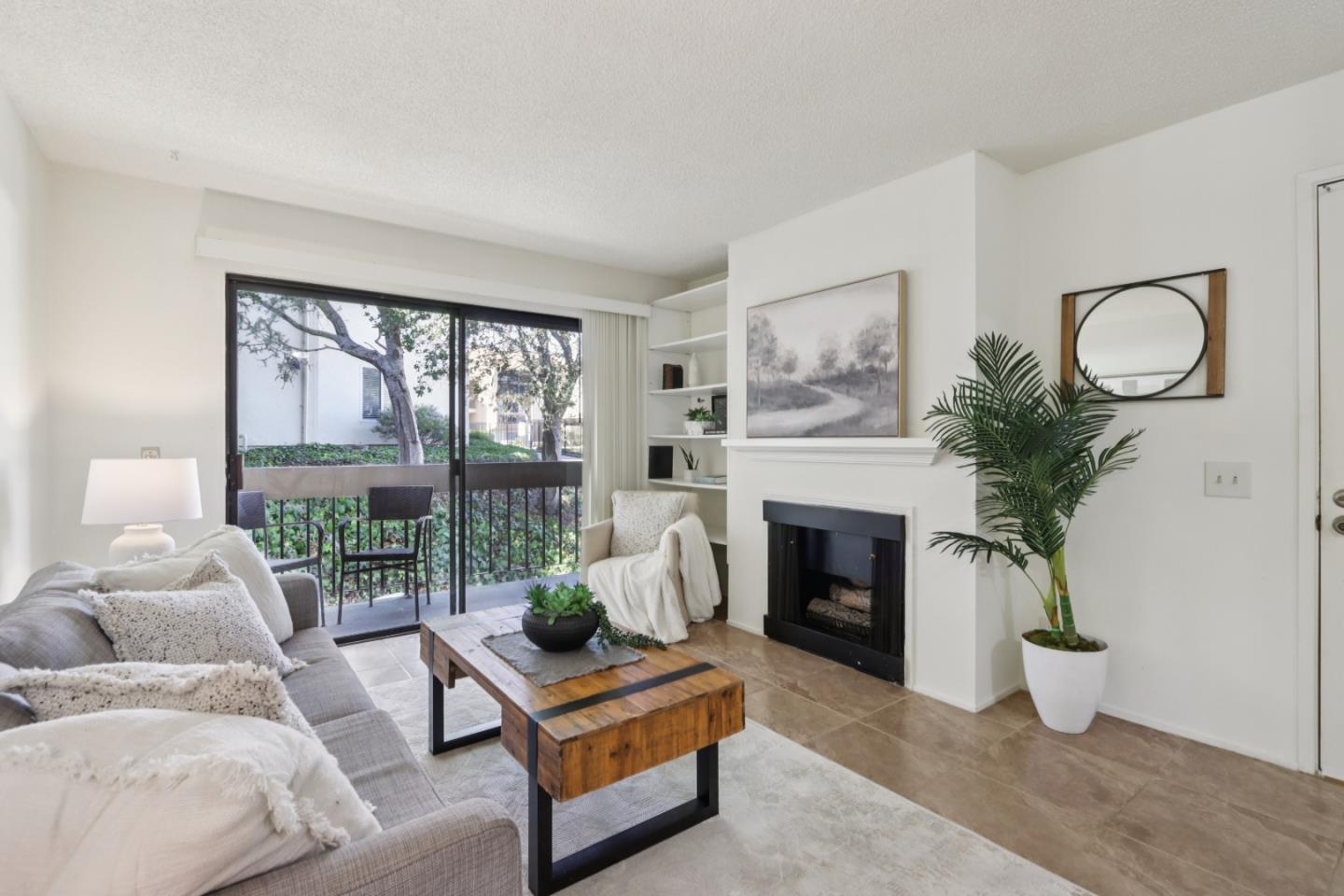 Detail Gallery Image 2 of 10 For 4205 Golden Oaks Ln, Monterey,  CA 93940 - 1 Beds | 1 Baths