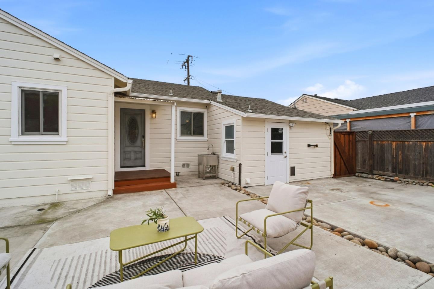 Detail Gallery Image 23 of 31 For 14240 Rose Dr, San Leandro,  CA 94578 - 2 Beds | 1 Baths