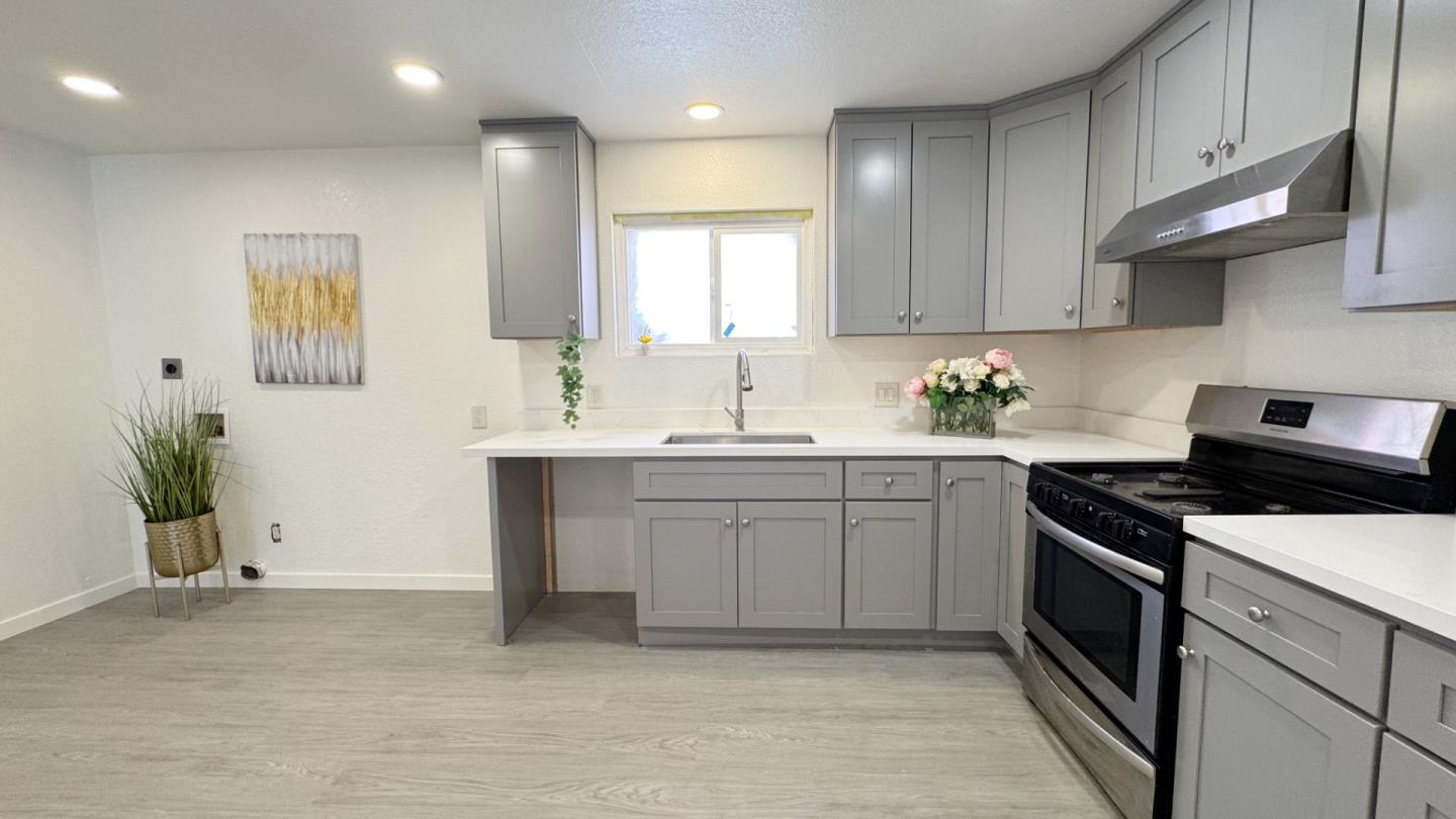 Detail Gallery Image 3 of 18 For 22947 Sutro St, Hayward,  CA 94541 - – Beds | – Baths