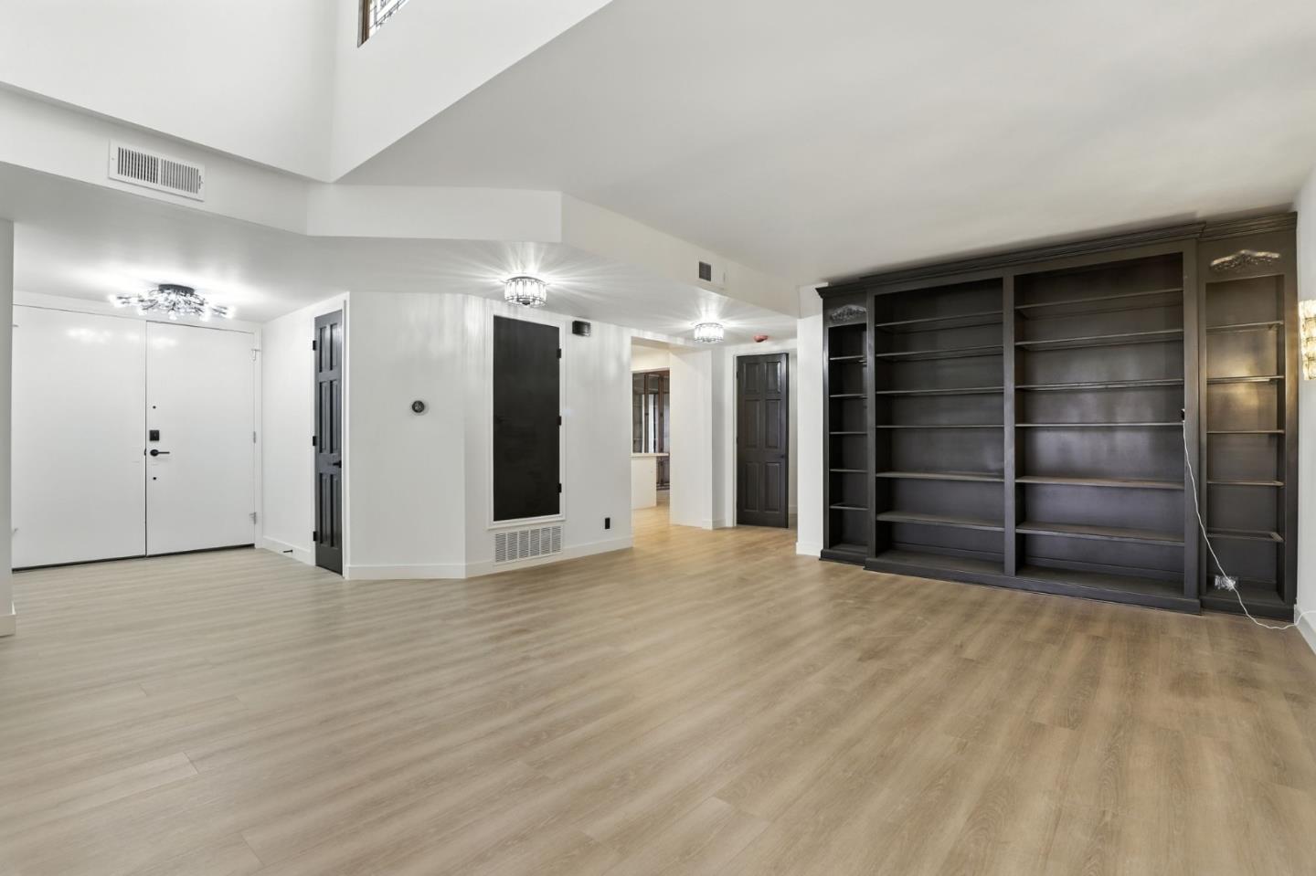 Detail Gallery Image 12 of 32 For 4728 Park Encino Ln #318,  Encino,  CA 91436 - 2 Beds | 2 Baths