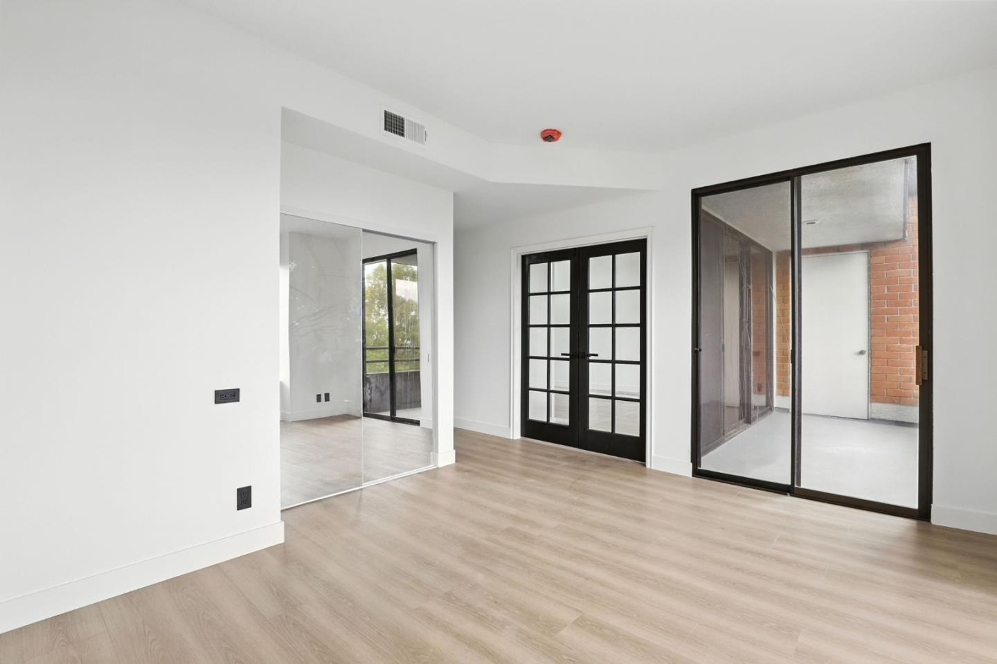 Detail Gallery Image 14 of 32 For 4728 Park Encino Ln #318,  Encino,  CA 91436 - 2 Beds | 2 Baths