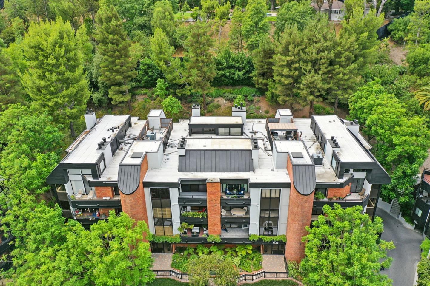 Detail Gallery Image 31 of 32 For 4728 Park Encino Ln #318,  Encino,  CA 91436 - 2 Beds | 2 Baths